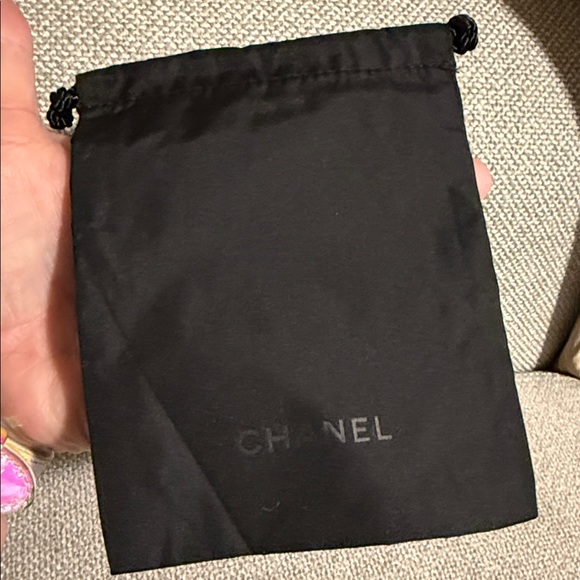 CHANEL LA CRÈME MAIN Nourish - Soften - Illuminate 1.7 oz. - NIB with dustbag - Picture 5 of 5